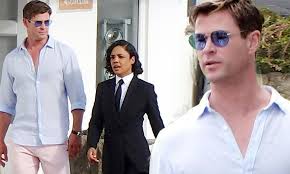 Ariana grande leads off the list of extraterrestrials uncovered by mib: Chris Hemsworth Shoots Men In Black Spinoff In Italy With Tessa Thompson Daily Mail Online