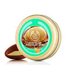 This lip balm from tbs has a very pleasant berry smell which is not over powering at all. The Body Shop Lip Balm Aceite De Argan 20 Ml Amazon De Beauty