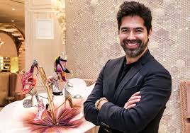 Nah, gimana ladies kamu tertarik jadi fashion designer? 6 Desainer Sepatu Ternama Di Dunia Dengan Karyanya Yang Artistik Highlight Id