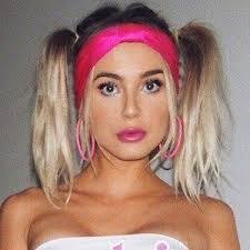 Amber Davis's Instagram, Twitter & Facebook