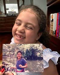 En casa de mis padres @aliciaortegah @fahasbun buscando entre fotografías  para CONFIRMAR que #IsabellaOliviaLH y yo somos igualitas @kelvinliria 😂  ¿Digan ustedes? ¿Si o si? (No aceptamos otras opiniones 😝😂) @dominiqueha