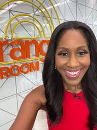 Hey fam! I realized I haven't introduced myself in a while (esp for new  followers), so here goes👇🏾: •Job: 👩🏾‍⚕️ Family Doctor and Associate  Professor at Rowan Medicine and Rowan-Virtua School of