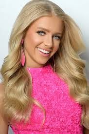 Laci Brown's Instagram, Twitter & Facebook