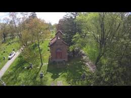 The Historic Red Chapel Located In Allouez Catholic Cemetery Currently Slated For Demolition Old Building Chapel Cemetary