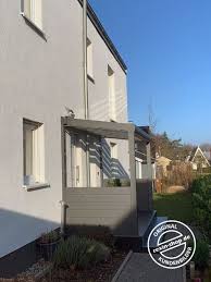 Ein Grosses Haustur Vordach Fur Mehrere Eingange Hier Teilen Sich Zwei Familien Ein Rexovita Alu Vordach Damit Alles Perfekt P 2020 Hausturvordach Vordach Haustur