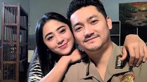 Hubungan suami dan istri bukanlah hubungan yang sangat gampang seperti saat masih dalam fase pacaran. Cerpen Cinta Romantis Suami Istri Sketsa