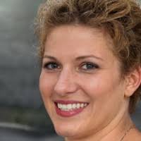 Martha Pierson's Instagram, Twitter & Facebook