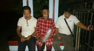 Mungkin sebagian warganet ada yang sudah mengetahui mengenai link video viral dimasukin botol, yang saat ini banyak sekali pencarian mengenainya. Tiga Paranormal Ini Tunjukan Jin Yang Dikurung Dalam Botol Fajar