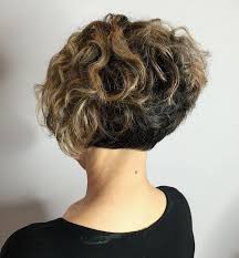 Vous pouvez donc choisir n'importe quelle coupe qui complimente la forme de votre visage et votre carnation. 1001 Idees Coupe Courte Cheveux Boucles 49 Ondulations De Style