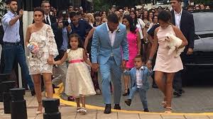 Tevez grew up in the neighborhood of ejército de los andes, which is known as fuerte apache, therefore the known vanesa tévez (m. Se Caso Carlos Tevez Las Primeras Fotos Y Como Sera La Boda Espectaculos Elonce Com
