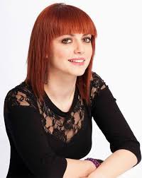 Forse i suoi lunghi capelli rossi vi staranno già ricordando qualche altra artista. 23 Idee Su Cantanti Famosi Cantanti Famosi Cantanti Celebrita