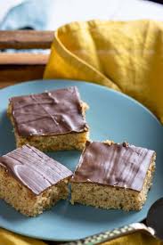 So Oberlecker Marzipan Fans Werden Den Marzipan Nuss Kuchen Vom Blech Abgottisch Lieben Marzipankuchen Kuchen Schoko Nuss Kuchen