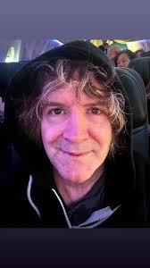 Happy Birthday to the great American songwriter & troubadour Tom Paxton who  is 84 years young