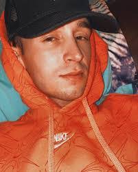 Devin Walton's Instagram, Twitter & Facebook