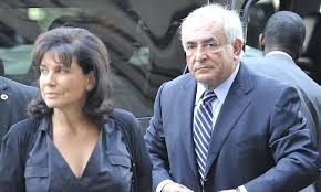 Après des études de droit et de sciences politiques, elle fait ses premières armes dans le journalisme en. Dominique Strauss Kahn S Wife Anne Sinclair Finally Breaks Her Silence Daily Mail Online