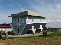 „wenn jemand eine reise tut, so kann er was erzählen. das haus sieht schon von außen sehr toll aus und auch drinnen geht dieses tolles erlebnis weiter. In Trassenheide Auf Usedom