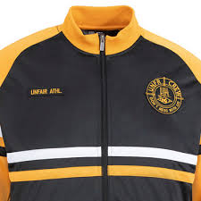 Wanderers, however, is leagues above most of the current runs of epic dystopias. Unfair Athletics Unfair Athletics Trainerjacke Dmwu Wanderers Black Yellow Trainerjacken