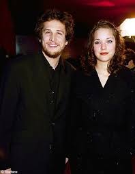 #haidagiffare #jeux d'enfants #marion cotillard #guillaume canet #gif #amami se hai coraggio #kiss #love me if you dare #yann samuell #movies. Marion Cotillard Et Guillaume Canet Leur Idylle En Images Elle