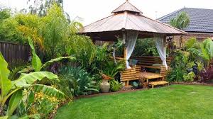 Daniels Tropischer Garten In Australien Finegardening Australien Daniels Finegardening Garten Tropical Garden Design Tropical Backyard Tropical Garden
