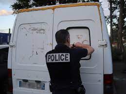 Les enfants seuls écrasent leur nez contre les vitres. Prostitution A Lyon Immersion Lors D Une Operation Coup De Poing De La Police