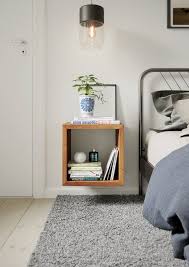 Schwimmendes Wandregal Nachttisch Aus Massiver Eiche Etsy In 2020 Cube Shelves Floating Cube Shelves Unique Bedside Tables
