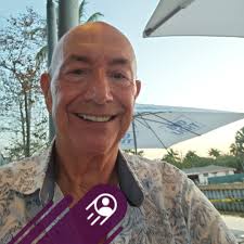 What is the maximum height to hit a serve in pickleball when bending knees?