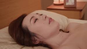 夫と義父との幸せな三人暮らし。性生活も大した不満があるわけではありませんが、なぜか膣がうずく夜。風呂場で自慰行為をしてしまいました。偶然にも義父にその痴態を見られ、弱みを握られてからは毎日毎日身体中を舐め まわされる日々です。 - XNXX.COM