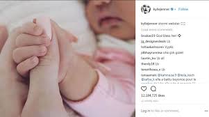 Because she fears grandma will khloe believes kris' tasty bribes are her way of getting kim's and kourtney's kids begging to go. Warum Khloe Kardashian Ihr Baby Ausgerechnet True Genannt Hat Stern De