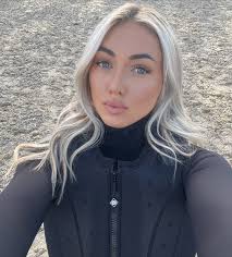 Getting the steps in 💪🏼 Lunging, long reining and more long reining! Then  a little sit