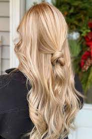 Strawberry blonde is precisely what it sounds like… a light golden blonde hair color with reddish undertones. 30 Shades Of Sunny Honey Blonde To Lighten Up Your Hair Color Blonde Hair Shades Honey Blonde Hair Color Warm Blonde Hair