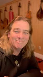 Cheers from Newfoundland Noah Kahan