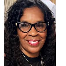 Former #Detroit Mayor @therealkwamekilpatrick had the tall task of giving  the eulogy at the funeral of his mother, Carolyn Cheeks Kilpatrick. With  strength and poise, two qualities his mother definitely possessed, he