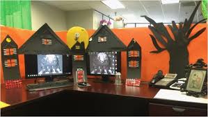 Play the mummy wrap game with toilet paper or streamers. Halloween Themed Wedding Decorations Awesome New Halloween Cubicle Decorating Cont Office Halloween Decorations Office Christmas Decorations Halloween Cubicle