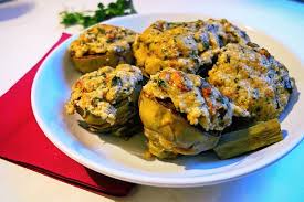 Posizionateli in una teglia da forno oleata. Carciofi Ripieni Con Pane Uova E Formaggio Bacchette E Pomodoro