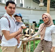 Her husband dr mohd izzar anwari abdul khani is a doctor by profession in kuala lumpur. Bila Kawan Kau T1pu Cakap Nak Ambil Gambar Oh Kopak