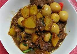 Tak hanya encer, kuah semur daging bisa dibuat lebih kental. Resep Semur Daging Telur Puyuh