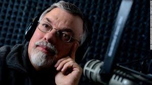 Un locutor de radio conservador que renunció a la vacuna del covid-19 murió  después de contraer el virus, dice su coanfitrión