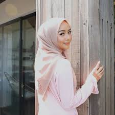 Gambar terkait dengan cewek2 cantik. 10 Selebgram Berhijab Asal Bandung Cantiknya Nggak Ngebosenin