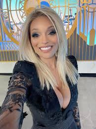 Alicia Marie Live added a new photo.