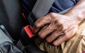 Di samping itu, jika ada benda yang tersangkut di dalam gelung tali pinggang atau bahagian bawah tali pinggang tali pinggang, keluarkannya. Pemakaian Tali Pinggang Keledar Penumpang Belakang Masih Rendah Free Malaysia Today Fmt
