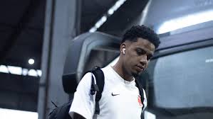 Fernando Diniz cita artilheiro do Cruzeiro para justificar erros de atacante do Vasco
