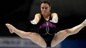 Mas na apresentação seguinte, o solo, a ginasta brasileira lesionou o tornozelo e teve que desistir do resto da competição. Mondiali Di Ginnastica La Ferrari Solo 12esima Quibrescia