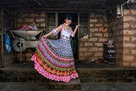 Since the late 18th century, the hmong alone among the miao groups have slowly migrated out of the southern provinces of china, where about 2.7 million still remain. China Hmong People