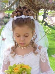 Communion Half Up Half Down With Veil Placement Communionhairideas Communionhair Kidspa Kidsha Communion Hair Pieces First Communion Hairstyles Hair Styles
