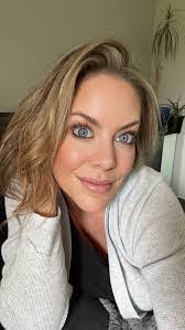 Holly Eason's Instagram, Twitter & Facebook