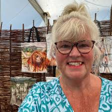 🐾🐾🐈 what a start to the new year, 2024! This commission was such fun to  paint. 🎨. This is an indoor cat whose owner grows some grass in a  casserole dish for