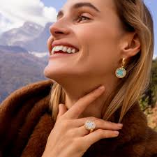 💍✨ Wedding Wednesday ✨💍 Today, we celebrate Troy & Olivia Grady! ❤️ Their  love story is as timeless as the pieces they chose from Albert's. Here's to  a lifetime filled with love,