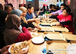 Welcome to 'the mall in a park', damansara uptown's eco & lifestyle mall. Domino S Saranghae Ny Stix Movie Night Premiere Mbo Cinema At The Starling Mall Selina Wing Deaf Geek Blogger