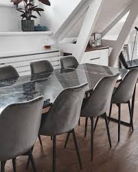 zwarte eettafel met marmeren blad en stoelen marmeren eettafels thuis woonideeen