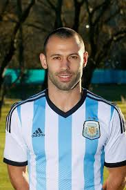In 2002, two light blue horizontal stripes (similar to the national flag) were added to the jerseys. Jugadores De La Seleccion Argentina Mundial Brasil 2014 Javier Mascherano Argentina Botines Futbol Futbol Argentino Futbol